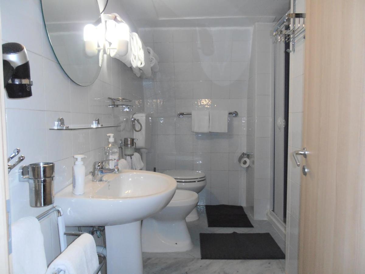 La Residenza Napoli Chiaia Short Let Apartment Superior Via Chiaia 82 외부 사진