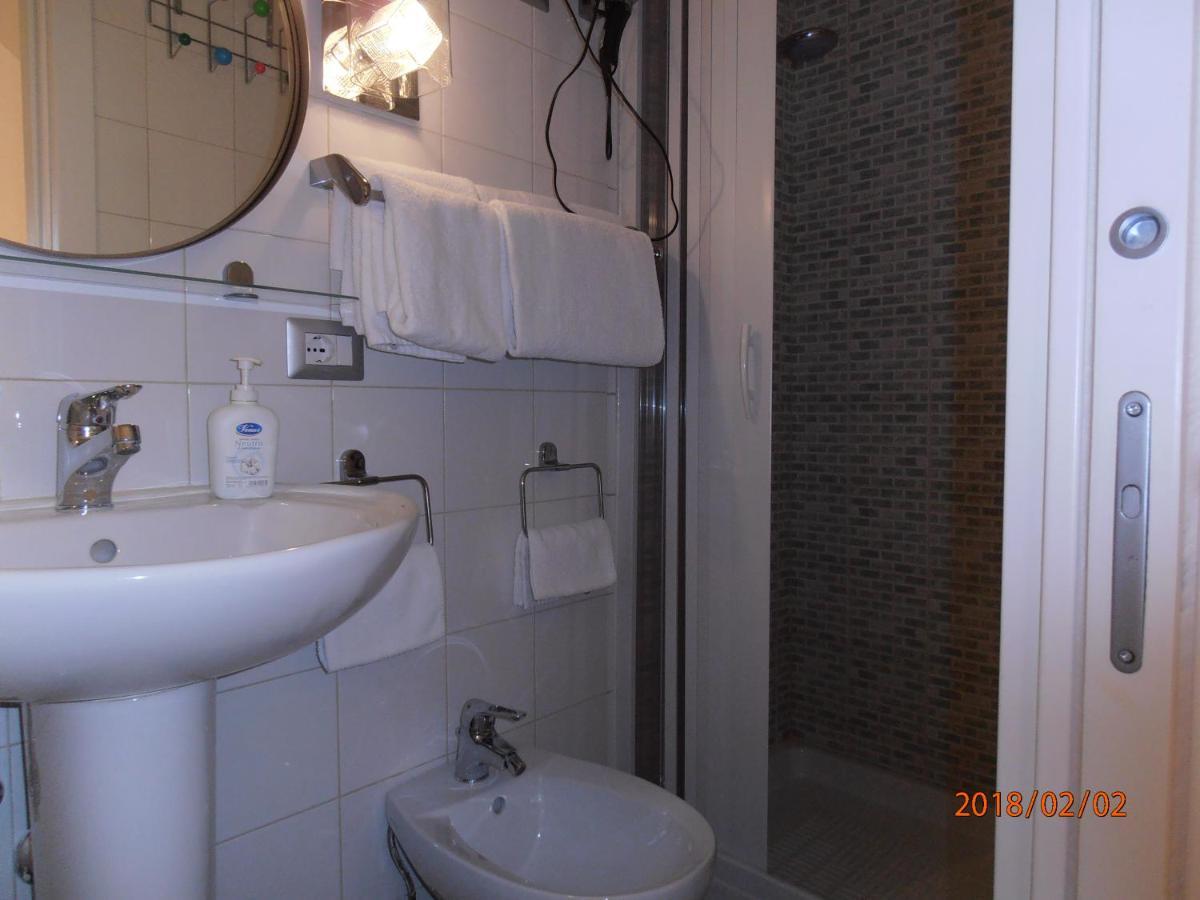 La Residenza Napoli Chiaia Short Let Apartment Superior Via Chiaia 82 외부 사진