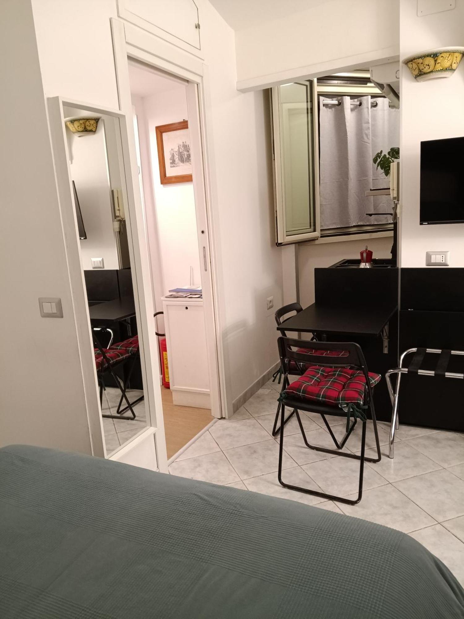 La Residenza Napoli Chiaia Short Let Apartment Superior Via Chiaia 82 외부 사진