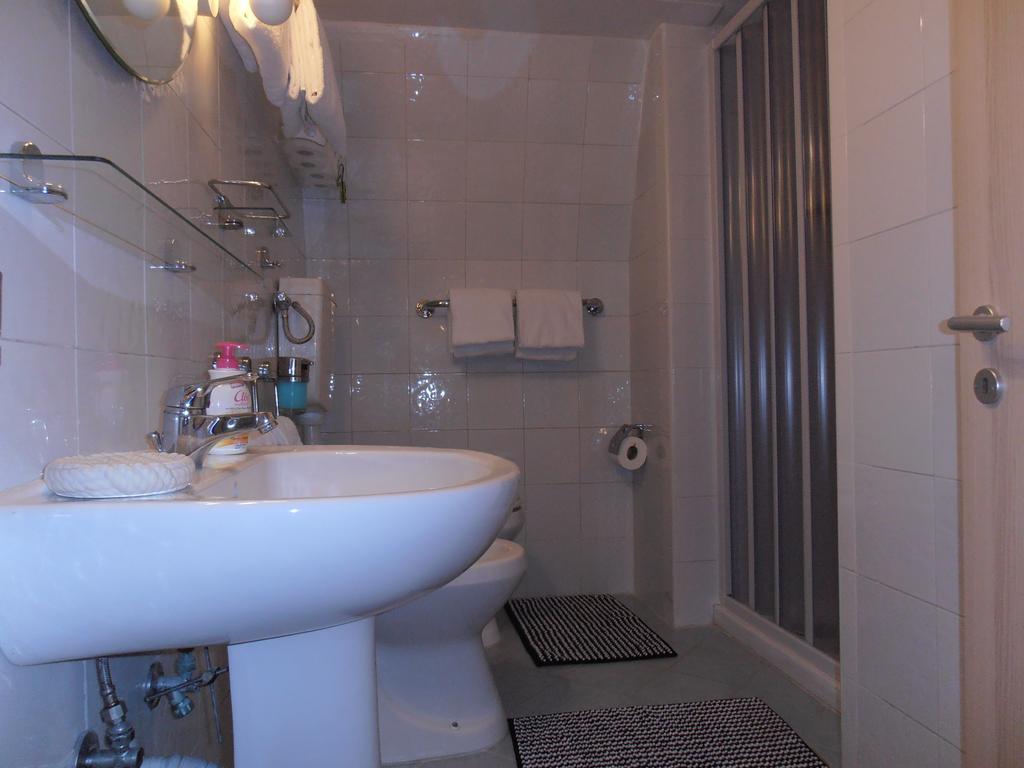 La Residenza Napoli Chiaia Short Let Apartment Superior Via Chiaia 82 외부 사진