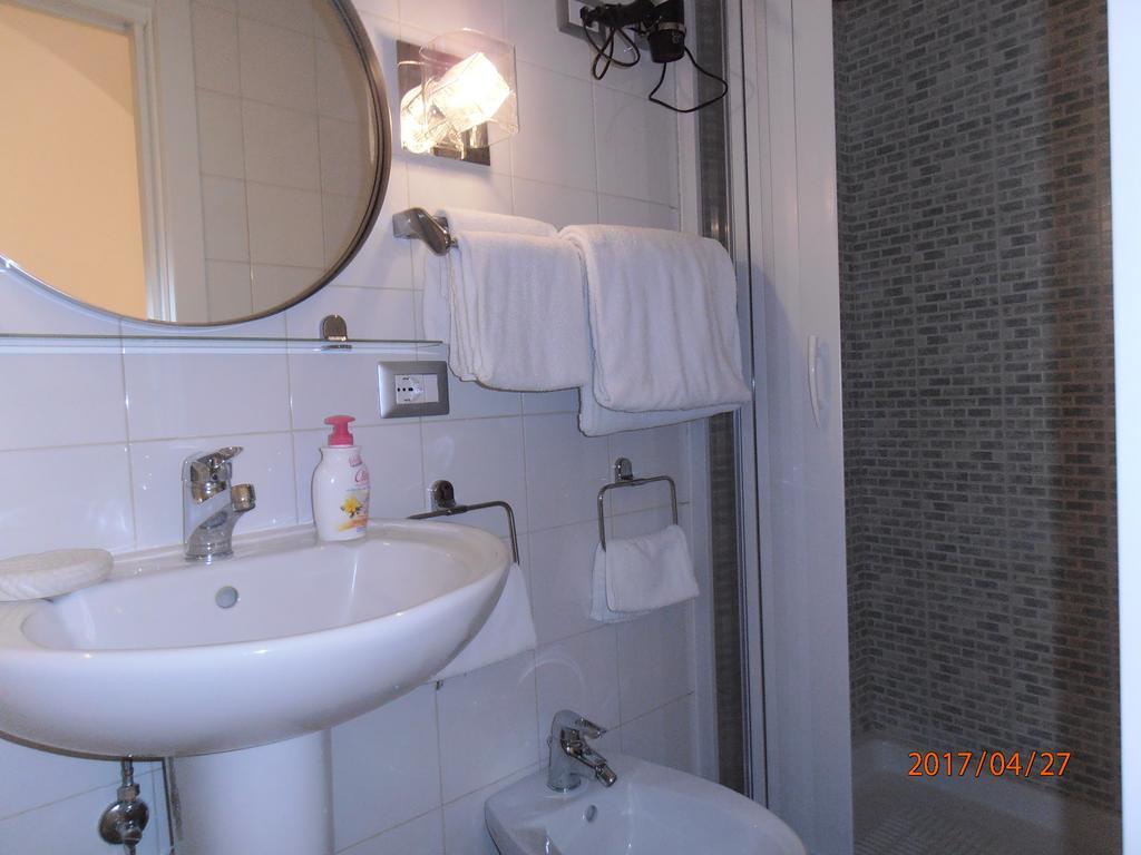 La Residenza Napoli Chiaia Short Let Apartment Superior Via Chiaia 82 외부 사진