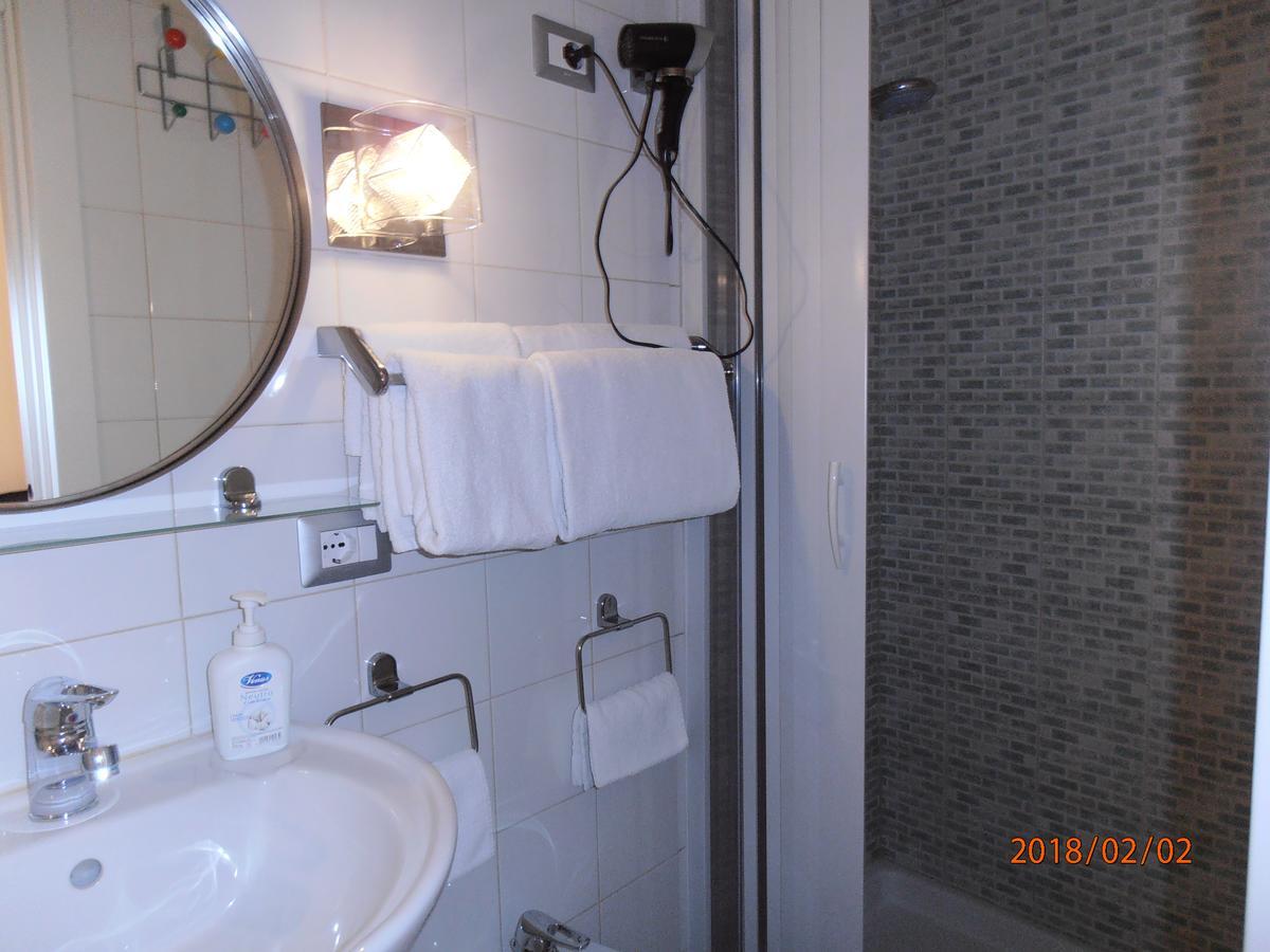 La Residenza Napoli Chiaia Short Let Apartment Superior Via Chiaia 82 외부 사진